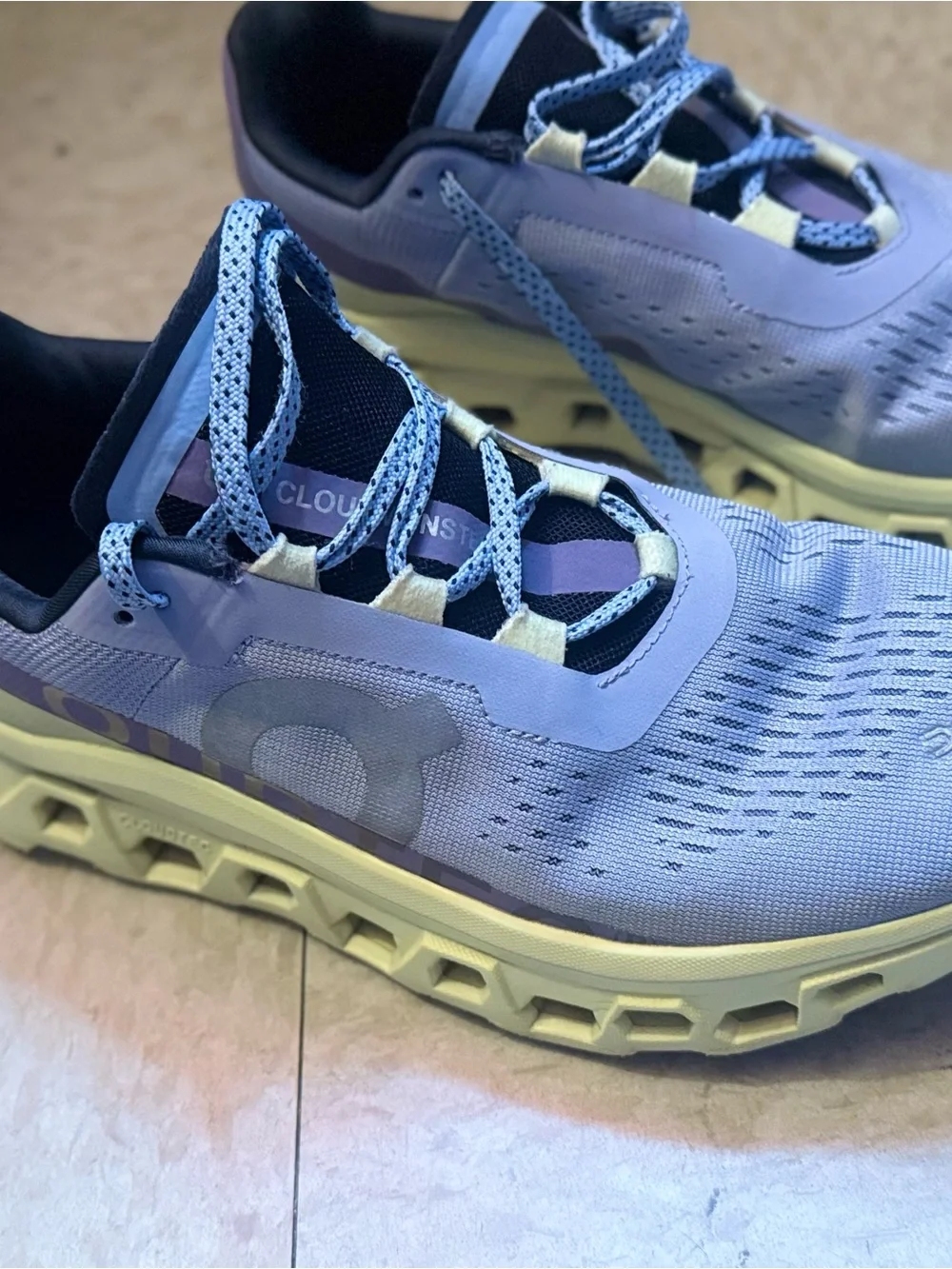 On Running cloudmonster Light gray and Neon Yellow Cloudtec Running Shoes